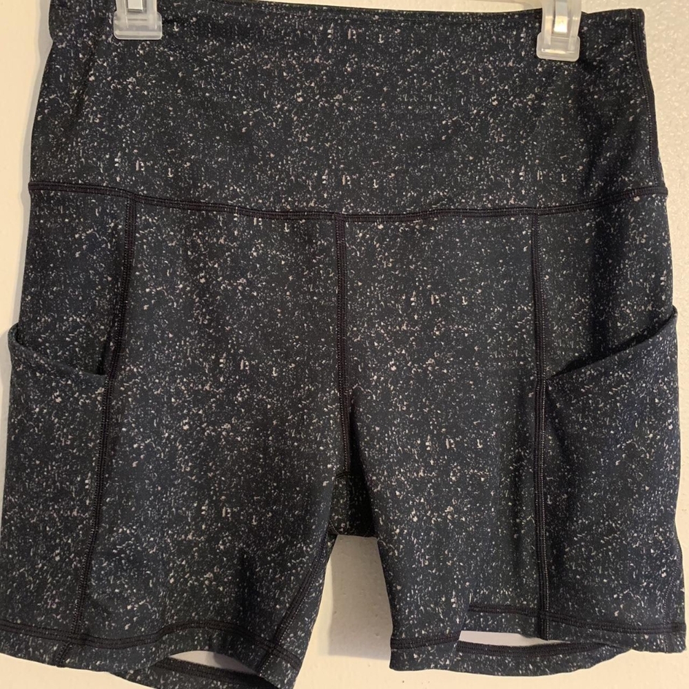 Womans Ododos Workout Shorts Size Large